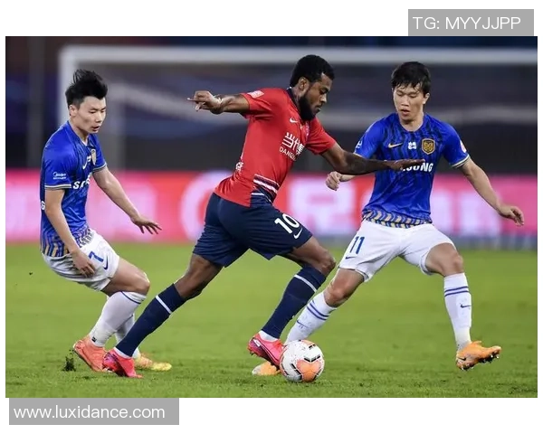 足球专题：聚焦重庆足球队的节奏